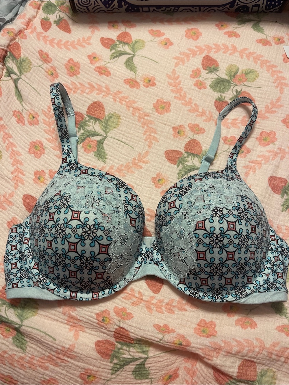 Victoria's Secret Light Blue Lace-Detail Molded Bra with Geometric Medallions